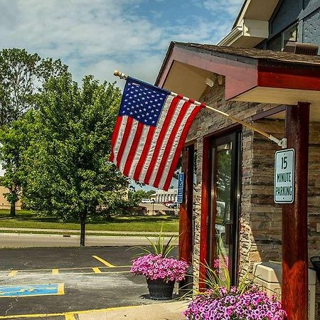Americas Best Value Inn & Suites Detroit Lakes Bagian luar foto