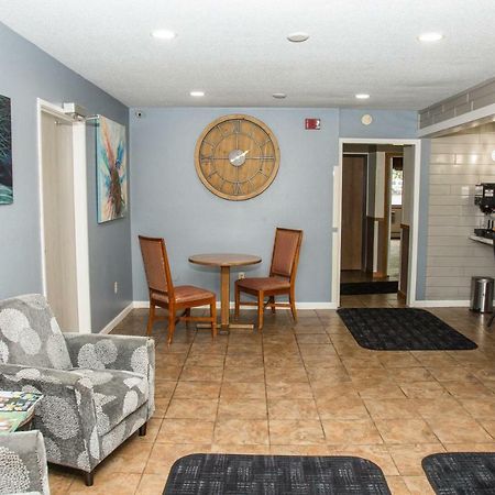 Americas Best Value Inn & Suites Detroit Lakes Bagian luar foto
