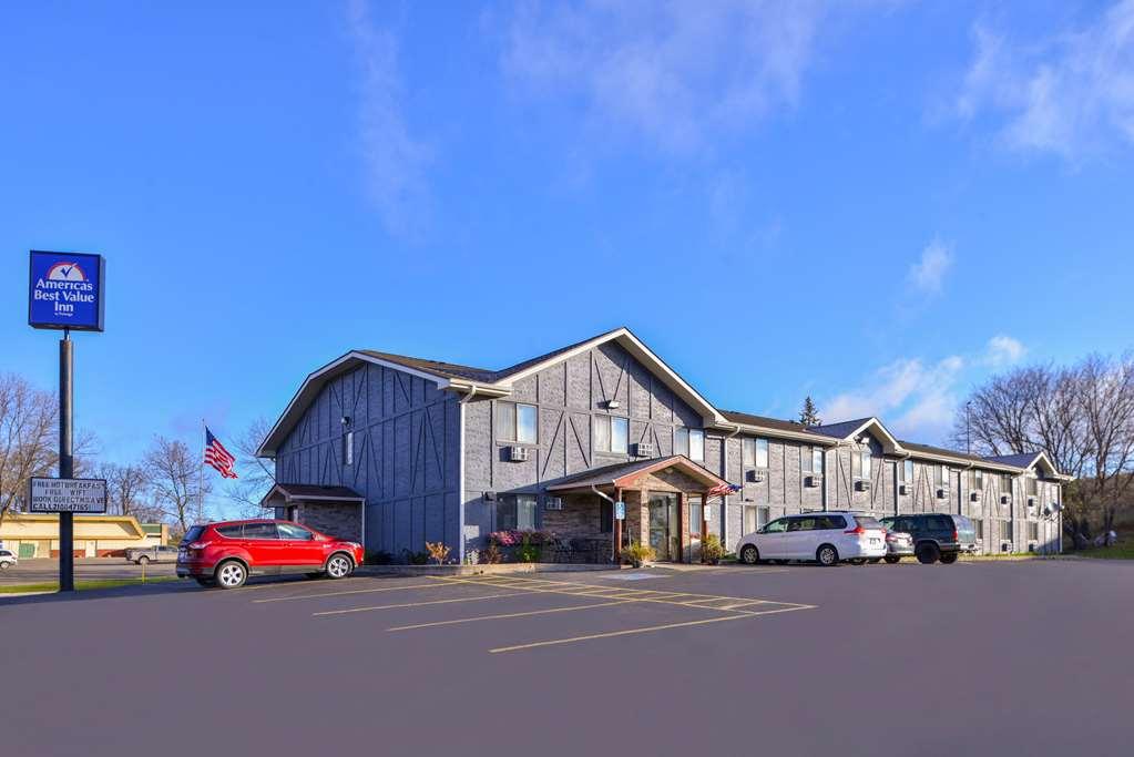 Americas Best Value Inn & Suites Detroit Lakes Bagian luar foto