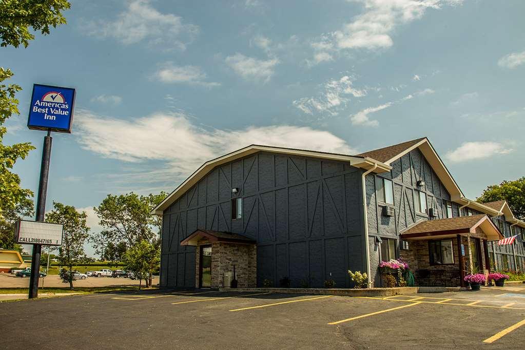 Americas Best Value Inn & Suites Detroit Lakes Bagian luar foto