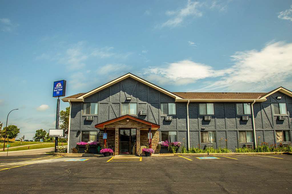 Americas Best Value Inn & Suites Detroit Lakes Bagian luar foto