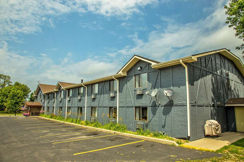 Americas Best Value Inn & Suites Detroit Lakes Bagian luar foto