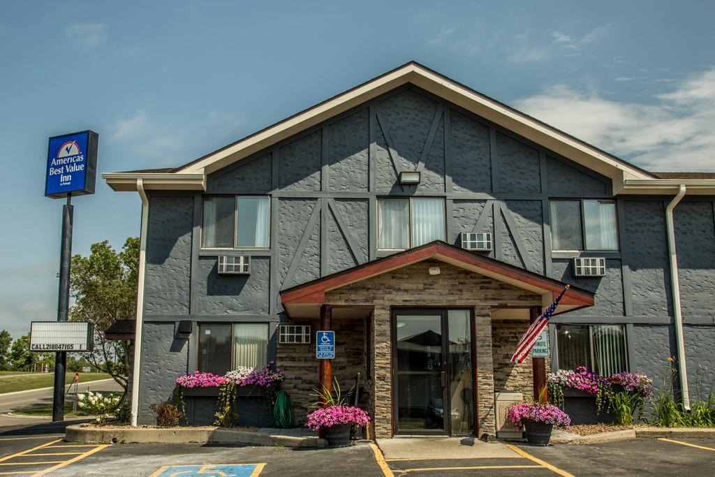 Americas Best Value Inn & Suites Detroit Lakes Bagian luar foto