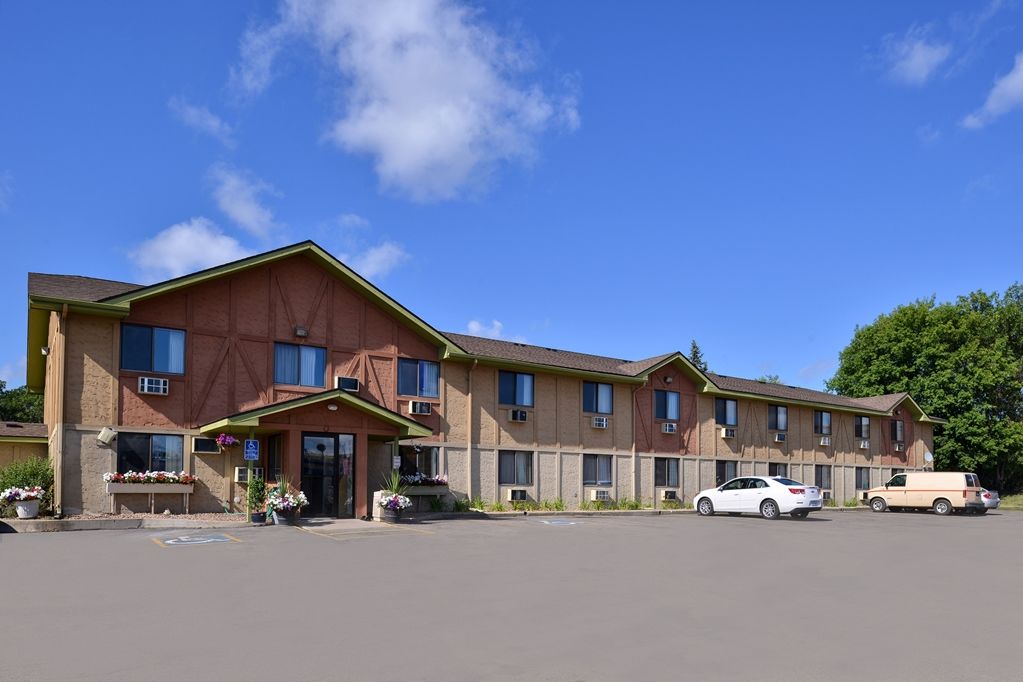 Americas Best Value Inn & Suites Detroit Lakes Bagian luar foto