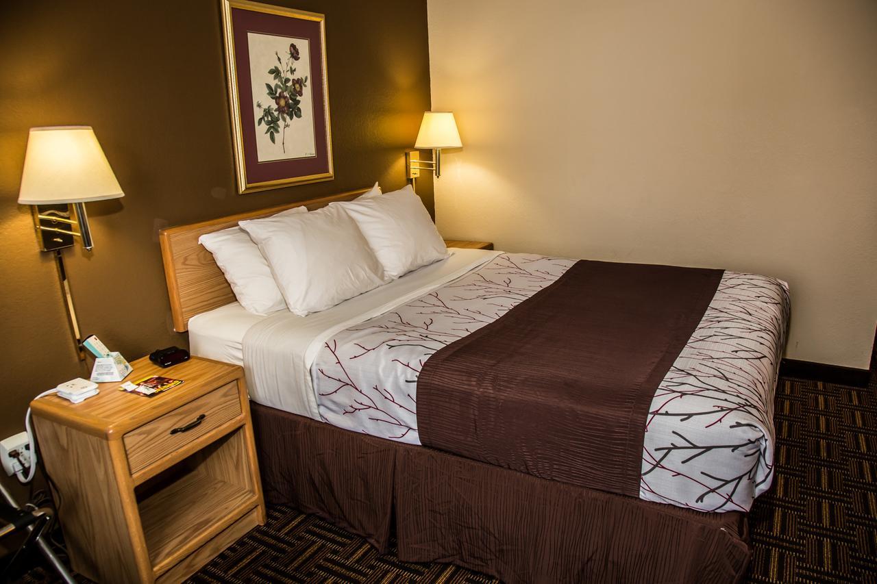 Americas Best Value Inn & Suites Detroit Lakes Bagian luar foto