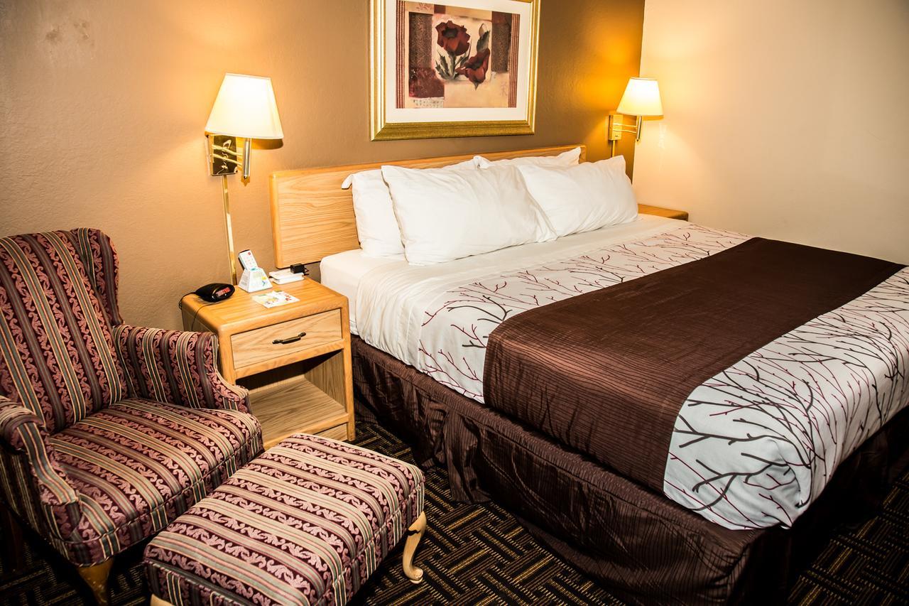 Americas Best Value Inn & Suites Detroit Lakes Bagian luar foto