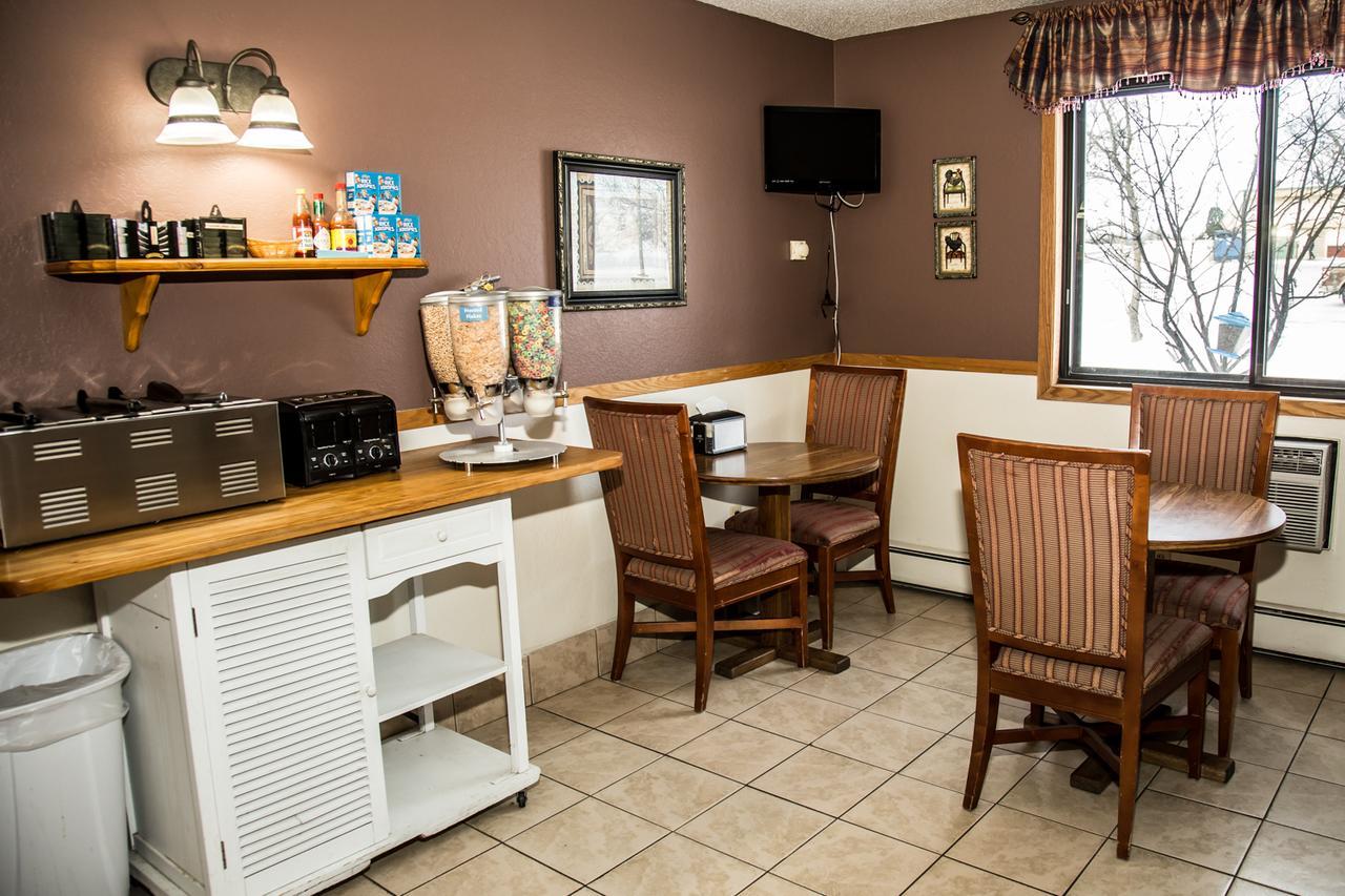 Americas Best Value Inn & Suites Detroit Lakes Bagian luar foto