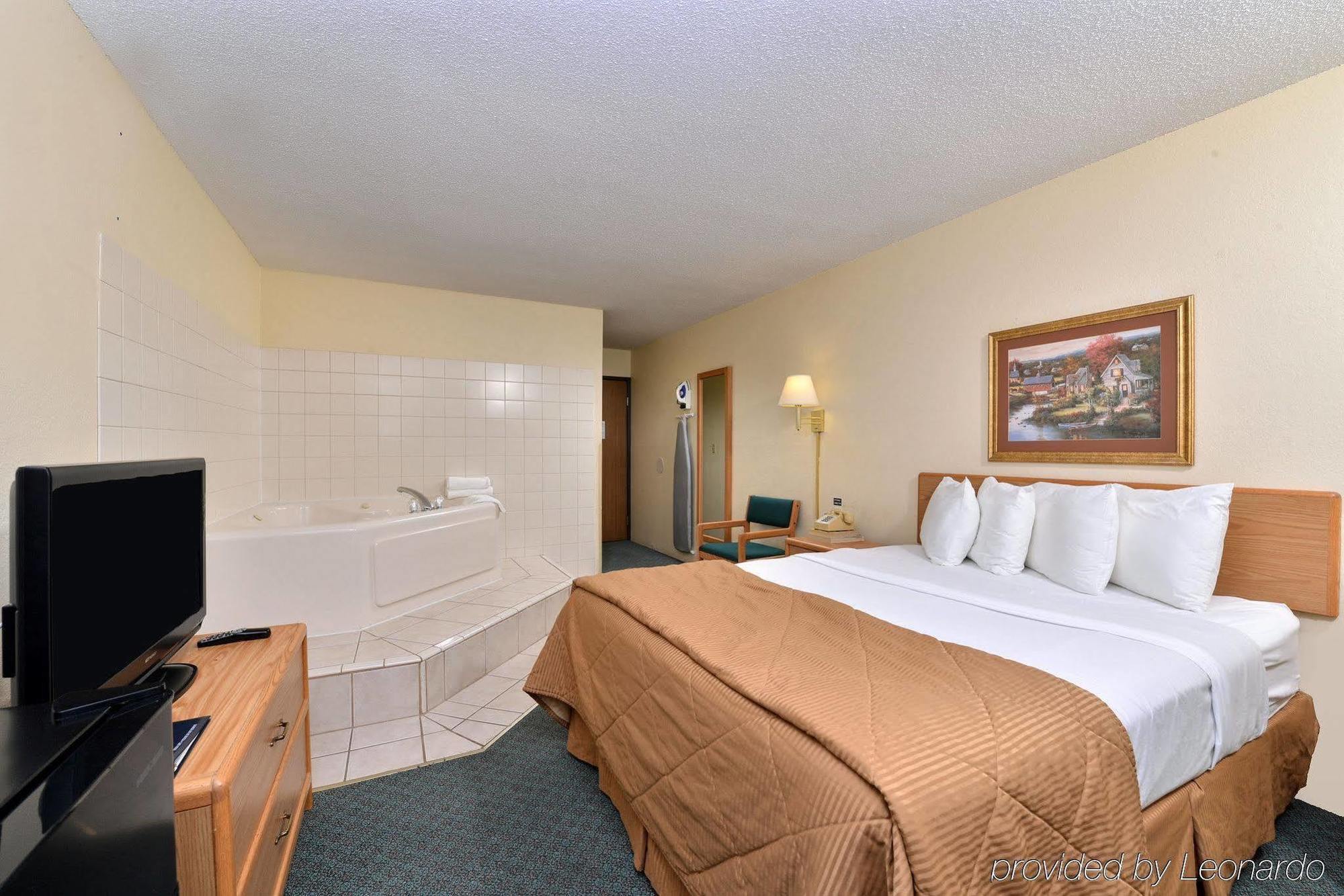 Americas Best Value Inn & Suites Detroit Lakes Bagian luar foto