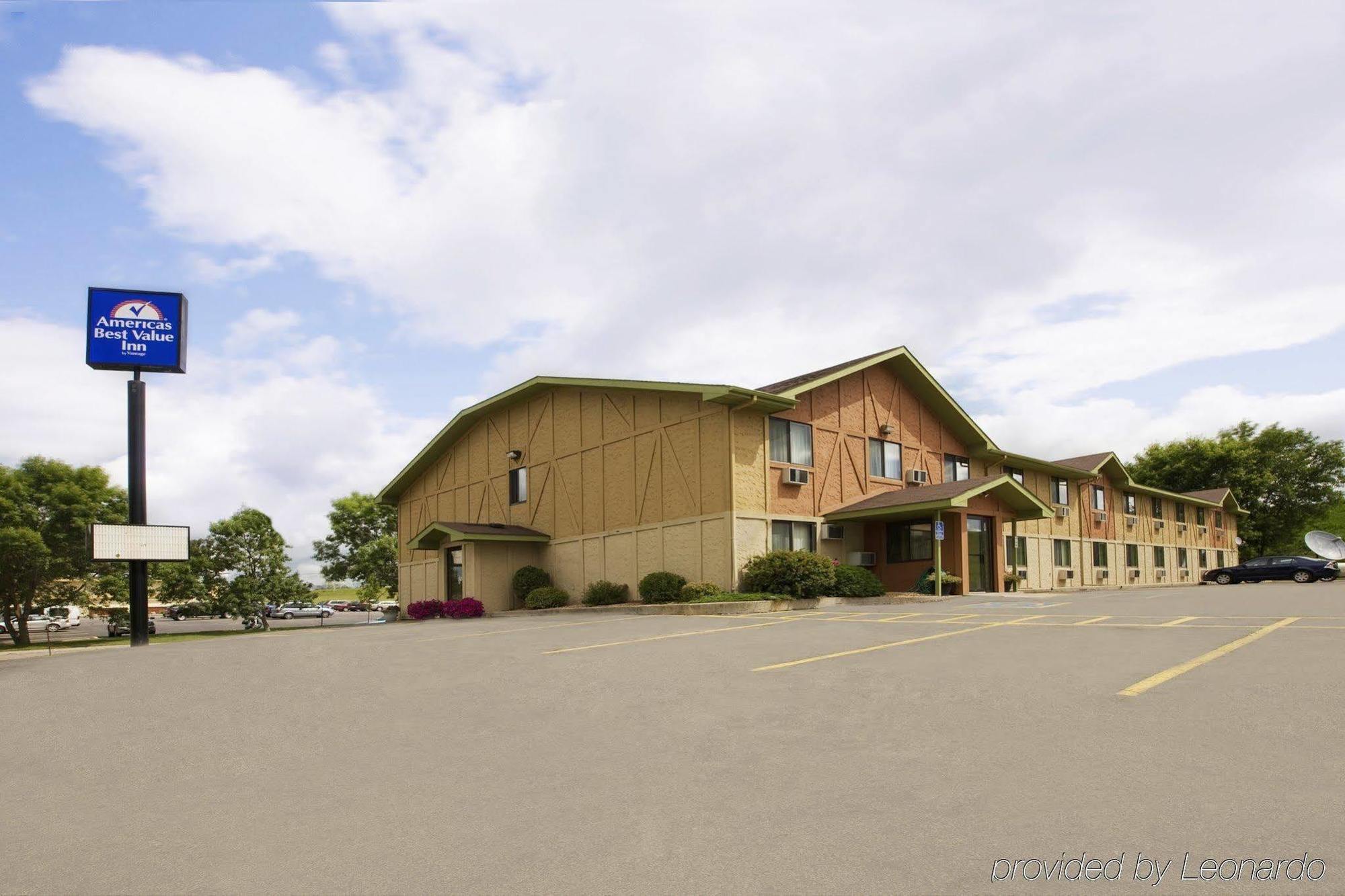 Americas Best Value Inn & Suites Detroit Lakes Bagian luar foto