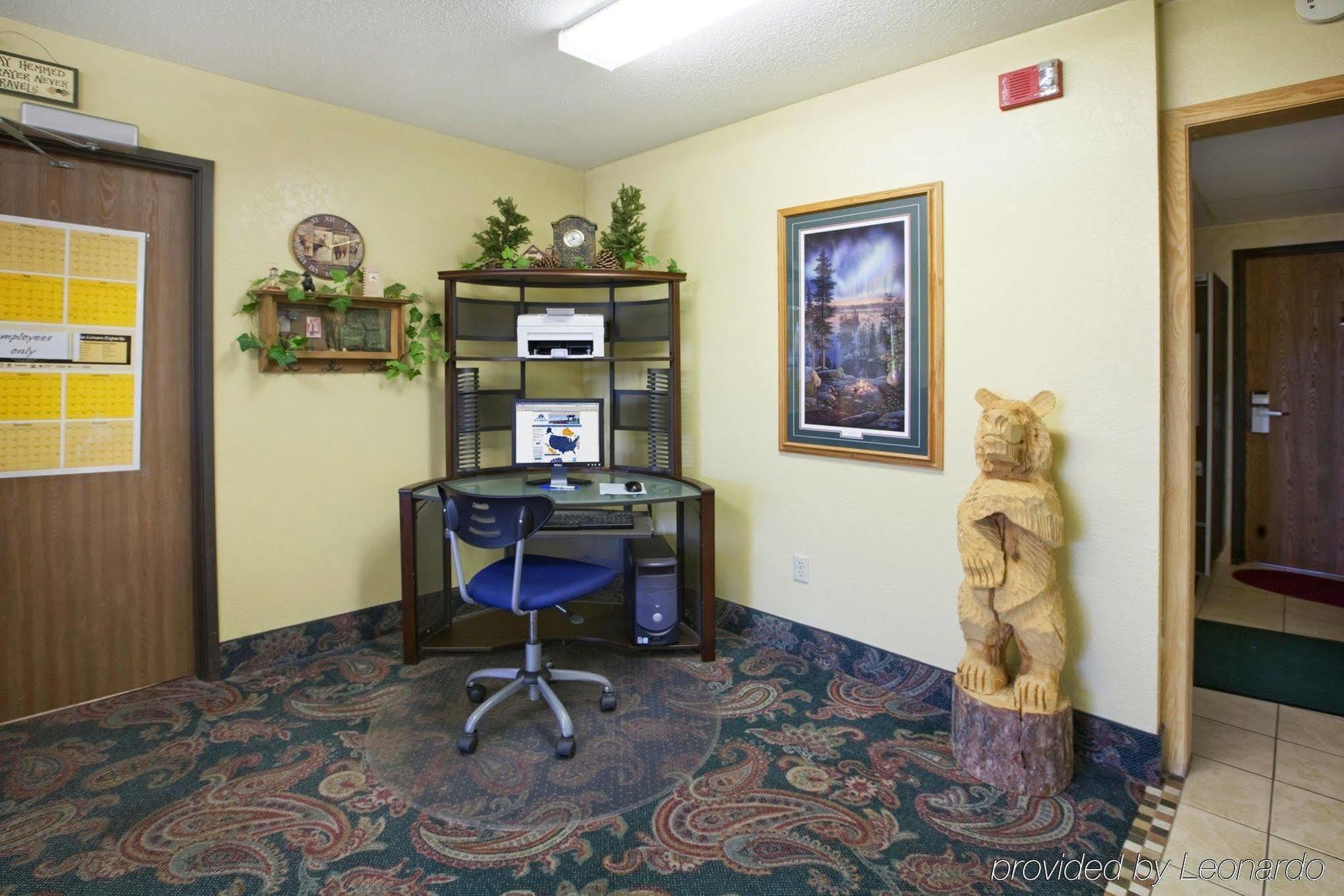 Americas Best Value Inn & Suites Detroit Lakes Bagian luar foto