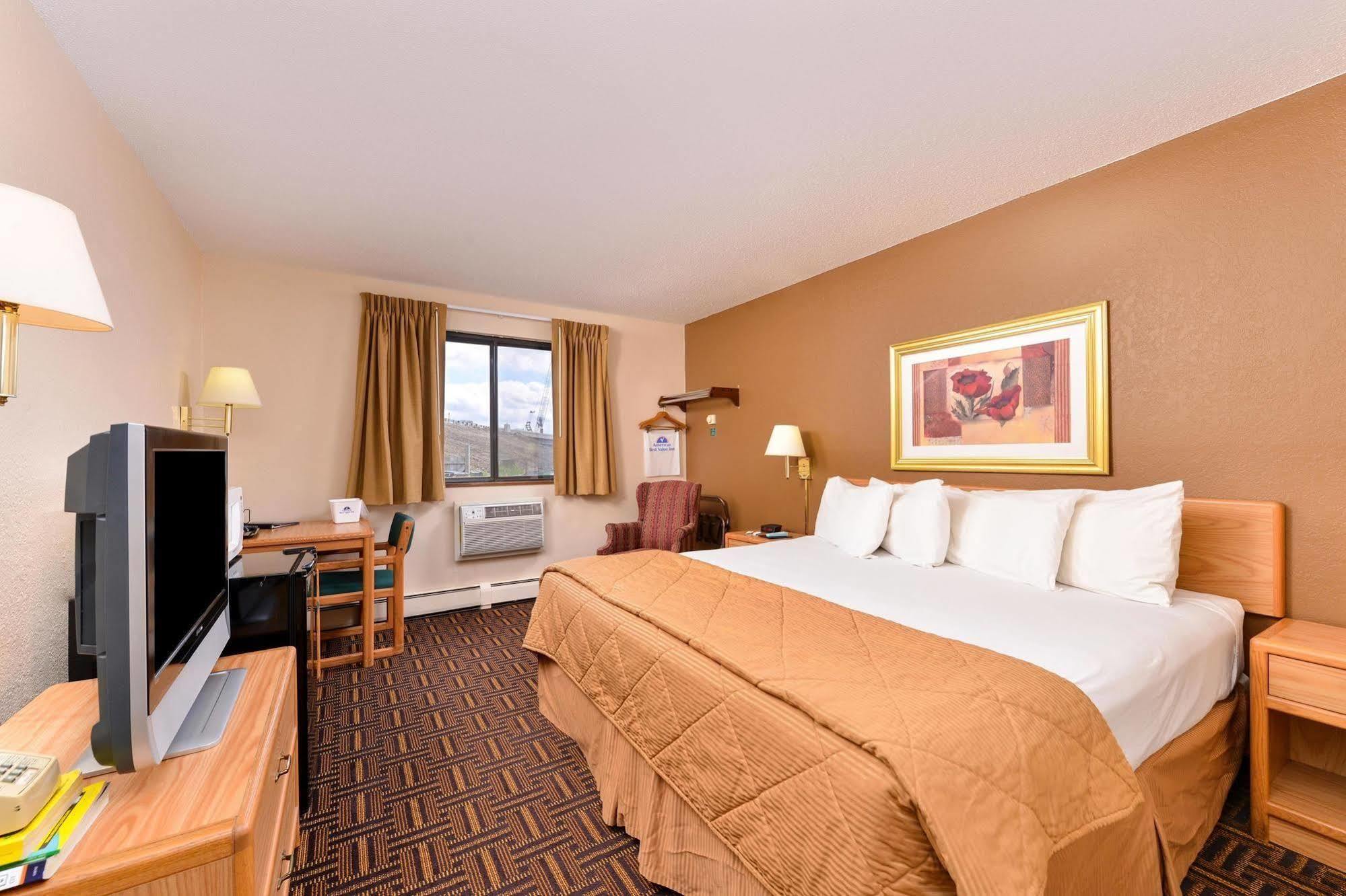 Americas Best Value Inn & Suites Detroit Lakes Bagian luar foto